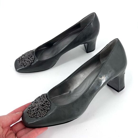 Tahari Gray‎ Patent Leather Sherry Pumps size 7.5 - Picture 1 of 9